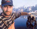 lobsterman1-yil.JPG (26899 bytes)